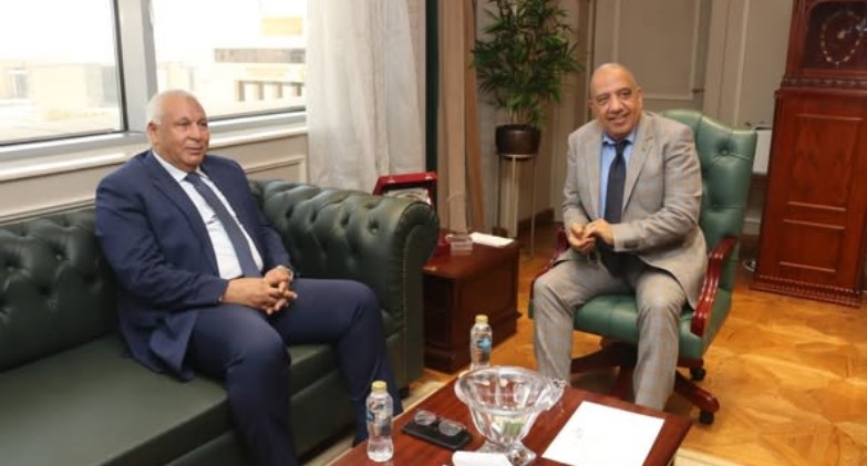 وزير الكهرباء ومحافظ الوادي الجديد 