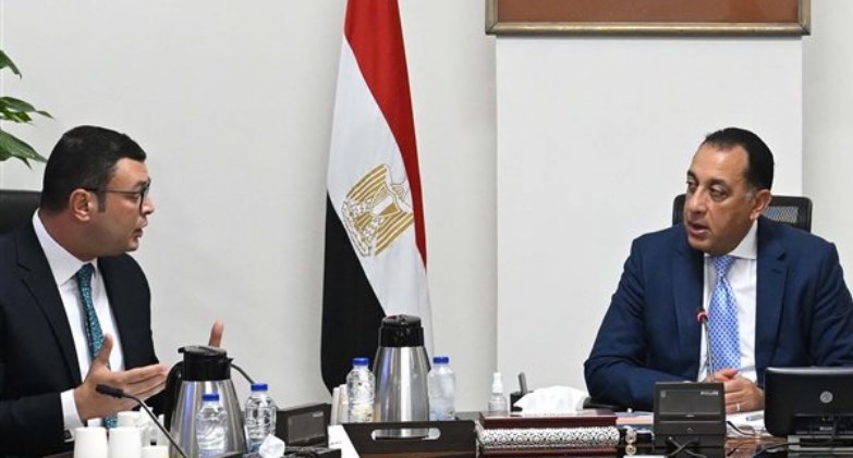 رئيس الوزراء يتابع موقف تقنين الأراضي المضافة لعدد من المدن الجديدة 