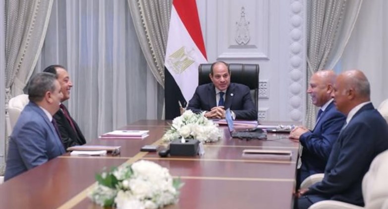 الرئيس السيسي يوجه بتسريع وتيرة تنفيذ مشروعات المحاور اللوجستية التنموية المتكاملة     