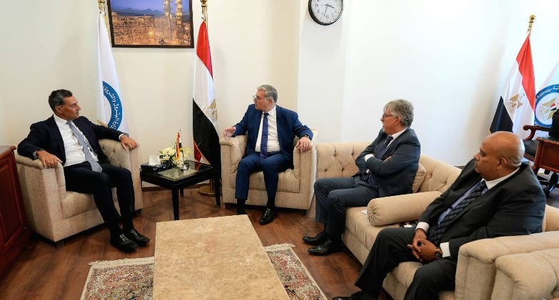 وزير البترول يبحث تعزيز التعاون مع إنرجين اليونانية بمجالات الغاز والتقاط الكربون     