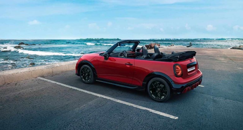 MINI تُطلق الطراز الجديد كليًّا Cooper Convertible في السوق المصرية