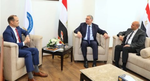 وزير البترول يبحث خطط شركة أباتشي لزيادة استثماراتها في مصر   