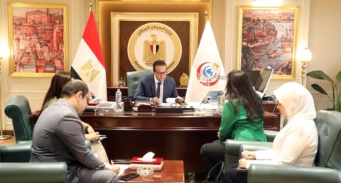 وزير الصحة يبحث مع المرشحة لمنصب سفيرة مصر لدى السويد 