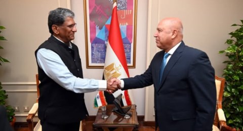 وزير الصناعة يستقبل سفير الهند بالقاهرة 