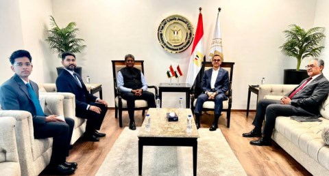 مصر والهند تبحثان سبل تعزيز العلاقات الاستثمارية والتجارية المشتركة     