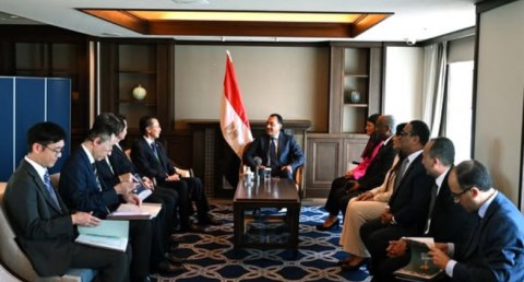 رئيس الوزراء يلتقي الرئيس والمدير التنفيذي لمنظمة اليابان للتجارة الخارجية