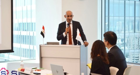 التعليم تتسلم النسخة الأولى من كتاب الرياضيات المطور لأولى الابتدائي