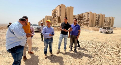 وزير الإسكان يتابع موقف المشروعات السكنية والمرافق والخدمات بمدينة قنا الجديدة