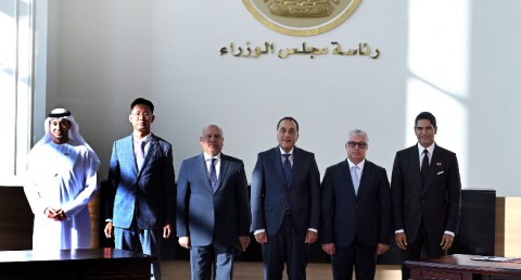 إنشاء مجمع صناعي لإنتاج الخلايا والألواح الشمسية باستثمارات 220 مليون دولار  