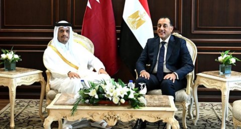 رئيس الوزراء يبحث مع نظيره القطري مجالات التعاون والإستثمار المشتر