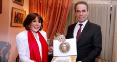 رئيس الوطنية للإعلام يمنح وسام ماسبيرو للفنانة الكبيرة لبنى عبدالعزيز