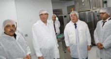  وزير الزراعة ومحافظ الشرقية يتفقدان مصنع لإنتاج اللقاحات البيطرية