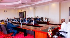  بتوجيهات من رئيس الجمهورية.. وزير الخارجية يلتقي بالرئيس الأوغندي