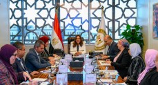 وزيرة التنمية المحلية والقائم بأعمال وزير البيئة تستعرض خطة وزارة البيئة لمواجهة نوبات تلوث الهواء الحادة لعام ٢٠٢٦/٢٠٢٥ …