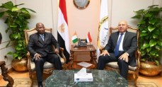الفريق مهندس كامل الوزير، وزير الصناعة والنقل، أدوم كاكو هوادجاليون وزير الخارجية والتكامل الإفريقي والايفواريين بالخارج بجمهورية كوت ديفوار