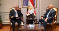 وزير الصناعة والنقل يستقبل السفير الياباني بالقاهرة 