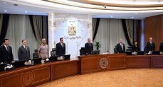 مجلس الوزراء يستهل اجتماعه اليوم بالوقوف دقيقة حداد على روح الدكتور علي المصيلحي 