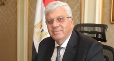  الدكتور أيمن عاشور