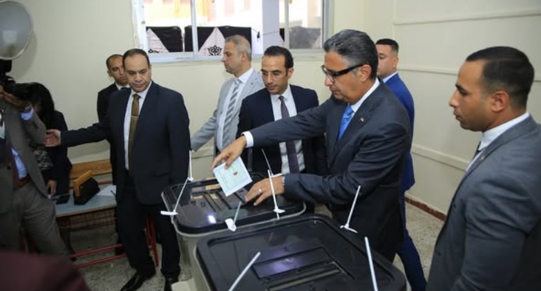 وزير التموين يُدلي بصوته في انتخابات مجلس الشيوخ