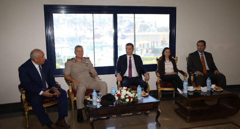 وزير الزراعة يلتقي محافظي البحيرة ودمياط والوادي الجديد ونائب رئيس الهيئة الهندسية 