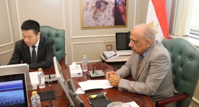 محمود عصمت وزير الكهرباء والطاقة المتجددة