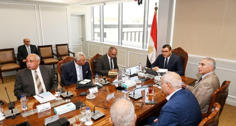 وزير الإسكان والمرافق والمجتمعات العمرانية