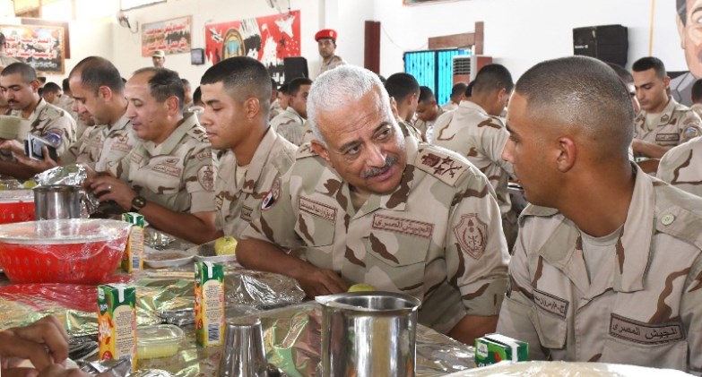 القائد العام للقوات المسلحة يلتقي مقاتلي المنطقة الغربية العسكرية