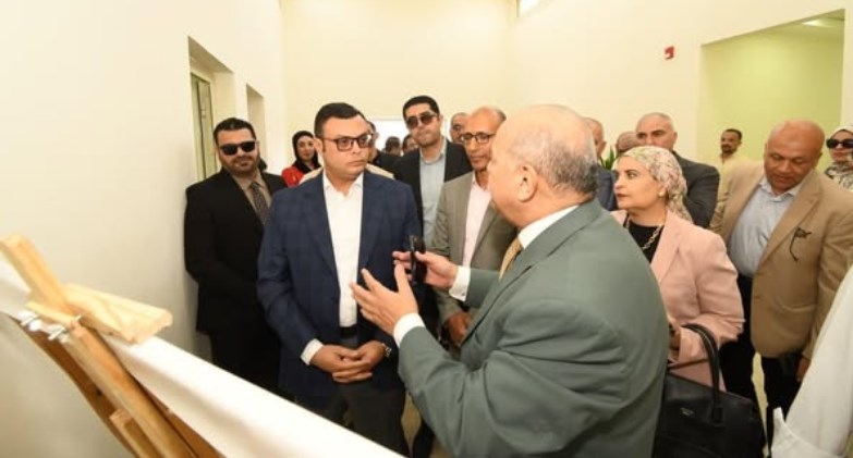 وزير الإسكان يفتتح المركز الثقافي