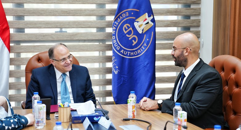 رئيس هيئة الدواء المصرية يبحث مع شركة P&G العالمية دعم الاستثمار في المستحضرات الدوائية والتوسع في السوق الدوائي