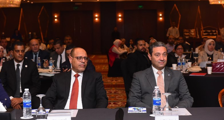 وزير العمل خلال افتتاح ندوة تثقيفية بمواد قانون العمل الجديد : "القانون" يدخل حيز التنفيذ غدًا الاثنين .