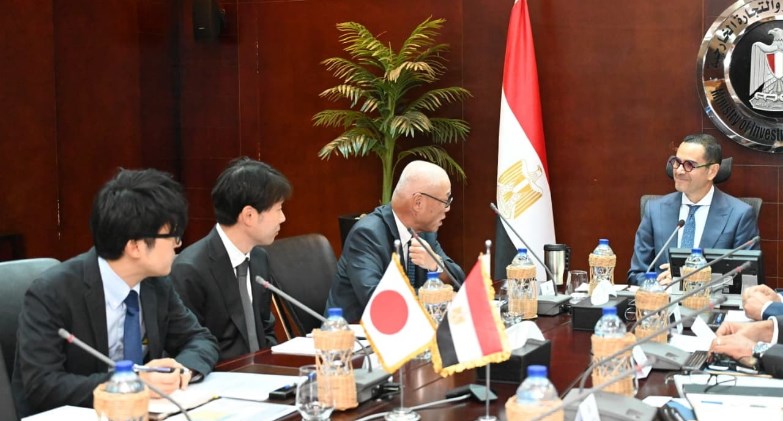 وزير الاستثمار والتجارة الخارجية يستقبل السفير الياباني بالقاهرة لبحث آفاق التعاون الاقتصادي بين البلدين