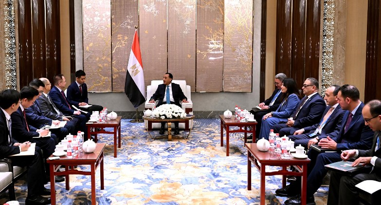 رئيس الوزراء يلتقي رئيس مجلس إدارة شركة تيدا الصينية القابضة