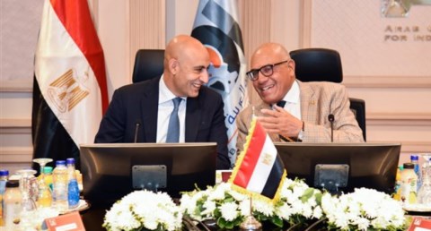التعليم والعربية للتصنيع تبحثان نشر استخدامات الذكاء الاصطناعي والطاقة الشمسية بالمدارس  