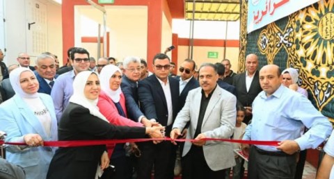وزير الإسكان والمرافق والمجتمعات العمرانية