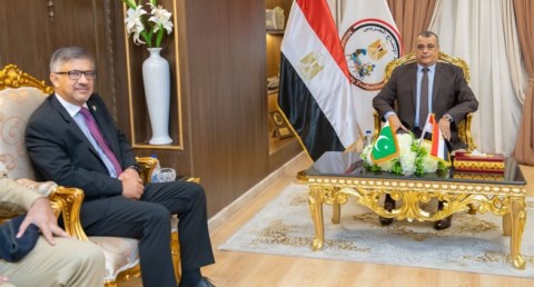 وزير الإنتاج الحربي يبحث مع السفير الباكستاني التعاون بمجالات التصنيع العسكري والمدني     