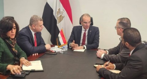 وزير الاتصالات يبحث مع كبرى الشركات الأمريكية زيادة استثماراتها بمجال التعهيد في مصر 