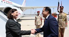 رئيس الوزراء يستقبل نظيرته التونسية بمطار القاهرة الدولي