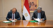 وزيرا السياحة والآثار والعمل يوقعان بروتوكول تعاون بشأن شروط وضوابط الترخيص لوحدات الإقامة الفندقية