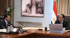رئيس الوزراء مع وزير الشباب 