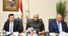 وزير الشباب والرياضة يبحث الفرص الاستثمارية وتطوير الأداء المالي والإداري لاستاد القاهرة