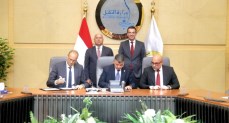 مصر توقع 3 عقود مع «كاف» الإسبانية لصيانة وتطوير قطارات مترو الأنفاق     
