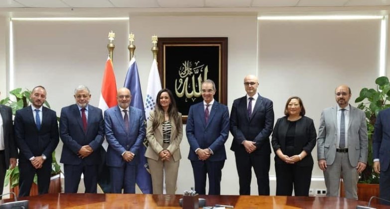 توقيع تراخيص خدمات وإنترنت الأشياء بين تنظيم الاتصالات وسبع شركات عالمية لتصنيع السيارات