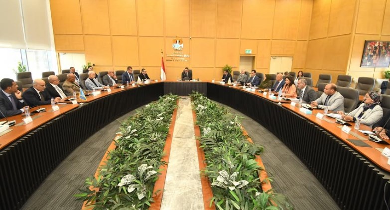 وزير الإسكان يلتقى كبار المطورين العقاريين