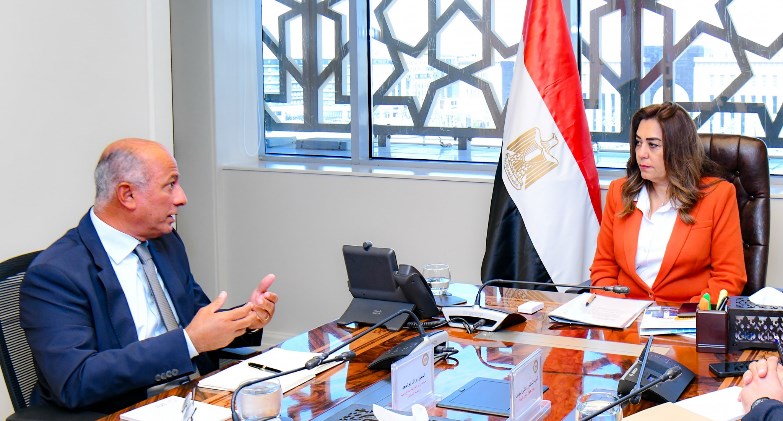 وزيرة التنمية المحلية والقائم بأعمال وزير البيئة تعقد اجتماعًا تنسيقيًا مع مساعد وزير الخارجية لشئون المناخ و البيئة والتنمية المستدامة