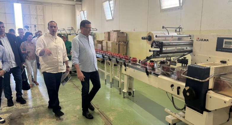   فاروق وفوزي يتفقدان محطة تعاونية لإنتاج وتعبئة الخضروات والفاكهة 