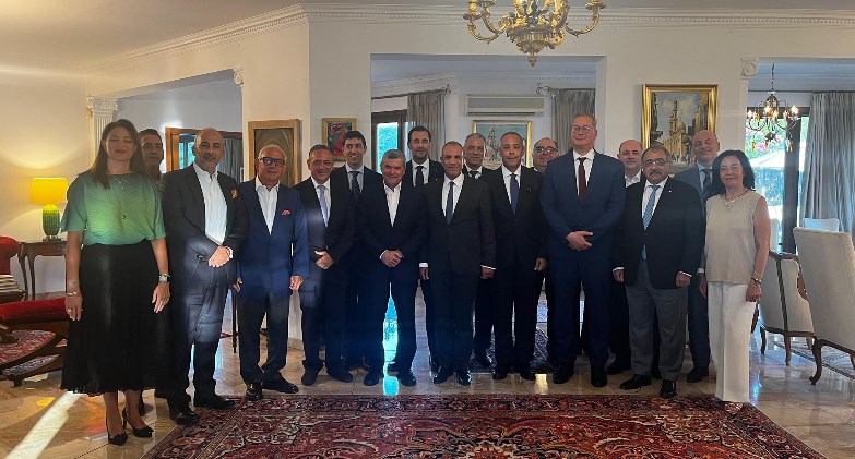 جلسة نقاش لوزير الخارجية مع كبار رجال الأعمال وقيادات غرفة التجارة في قبرص