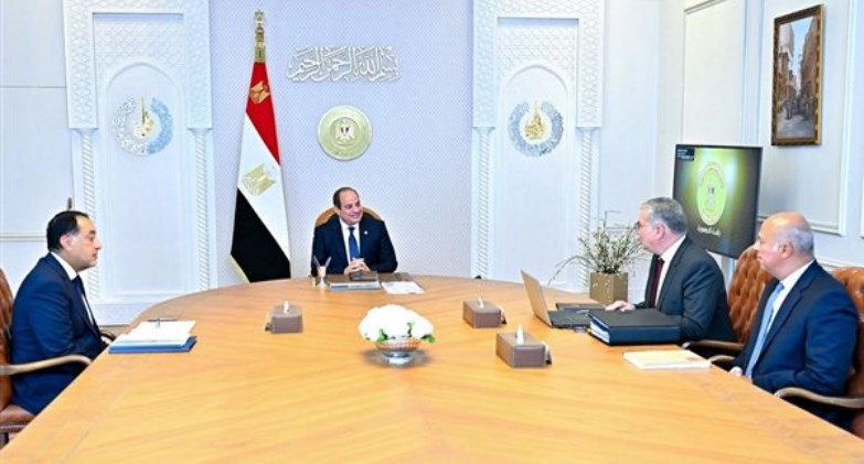  الرئيس السيسي يوجه بتطوير آبار البترول وتكثيف أنشطة البحث والاستكشاف  