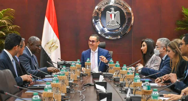 وزير الاستثمار  يستعرض مع وفد مجموعة البنك الدولي ومؤسسة التمويل الدولية