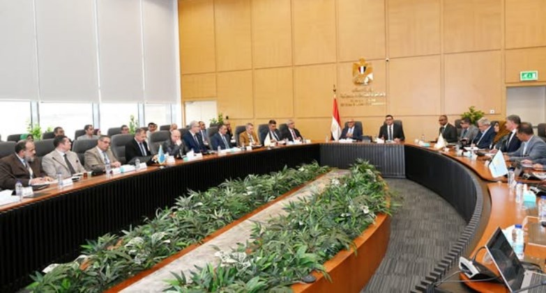 وزير الإسكان والمرافق والمجتمعات العمرانية