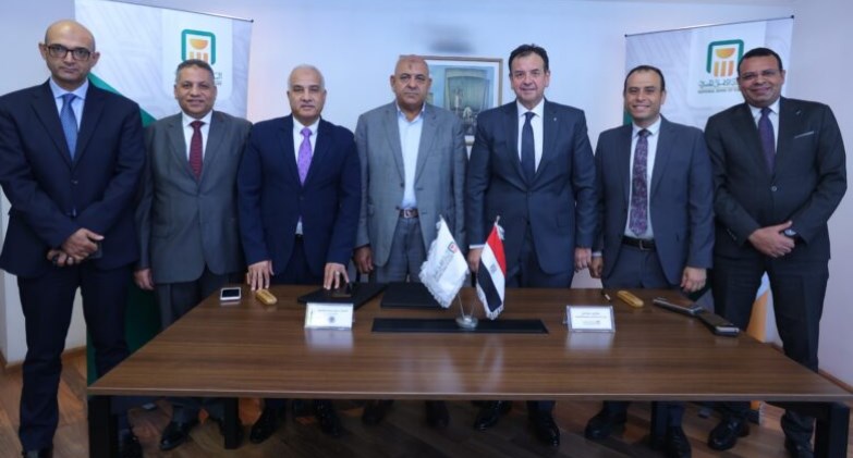 تعاون بين البنك الأهلي المصري وأجروفود لتمويل المزارعين والمشروعات الصغيرة والمتوسطة بالقطاع